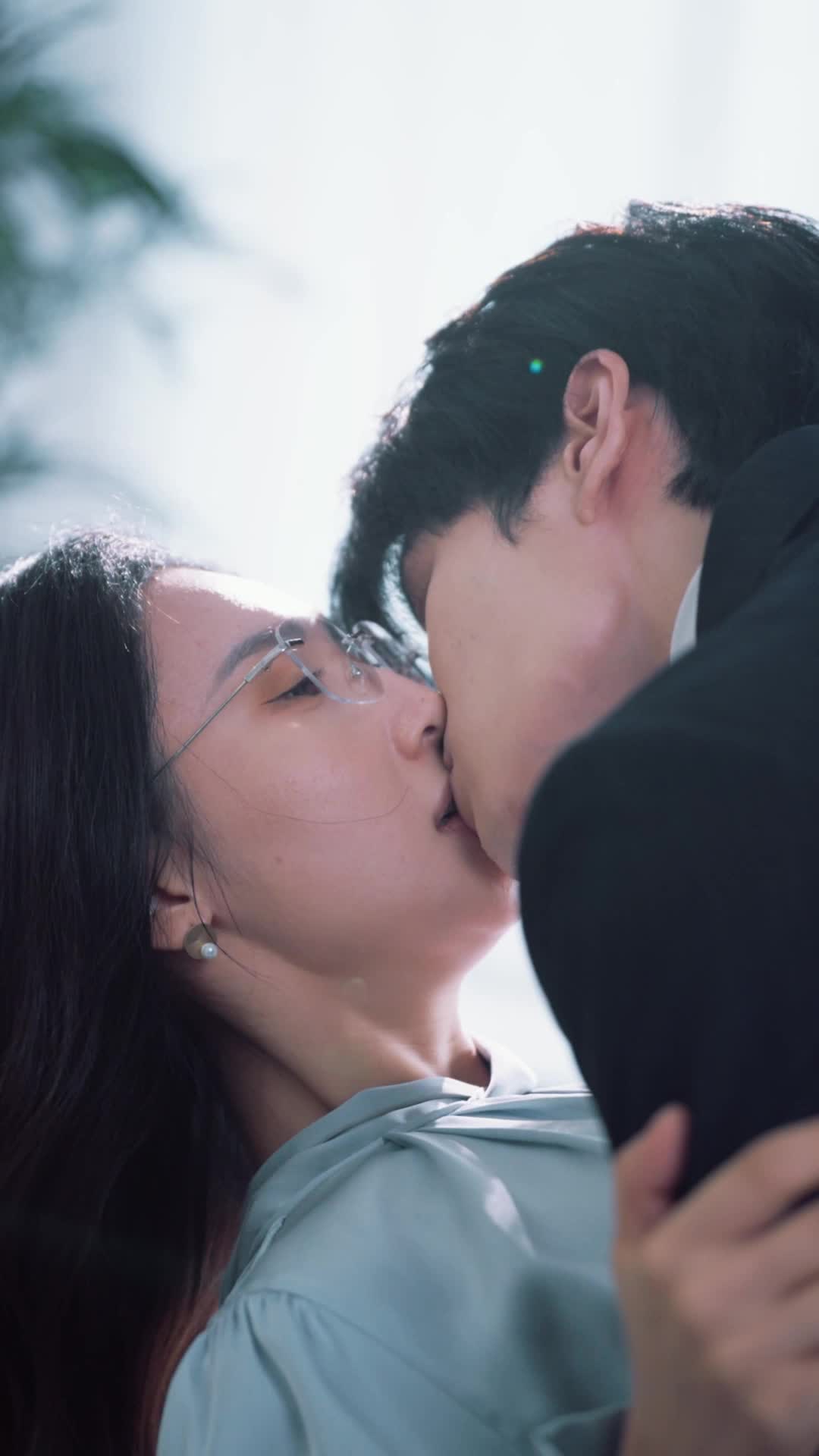 Episode 4 - Kiss Me, Miss Lawyer